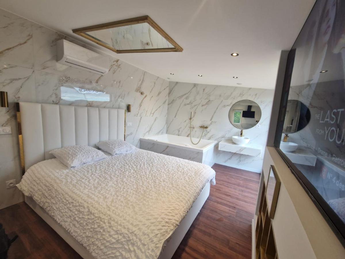 L'Experience Love Room Saint-Jean-Bonnefonds Ngoại thất bức ảnh