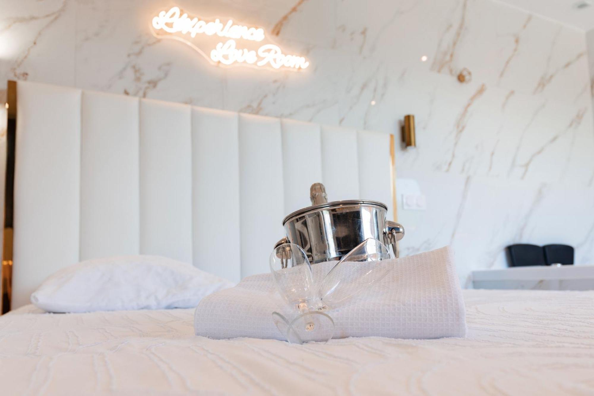L'Experience Love Room Saint-Jean-Bonnefonds Ngoại thất bức ảnh